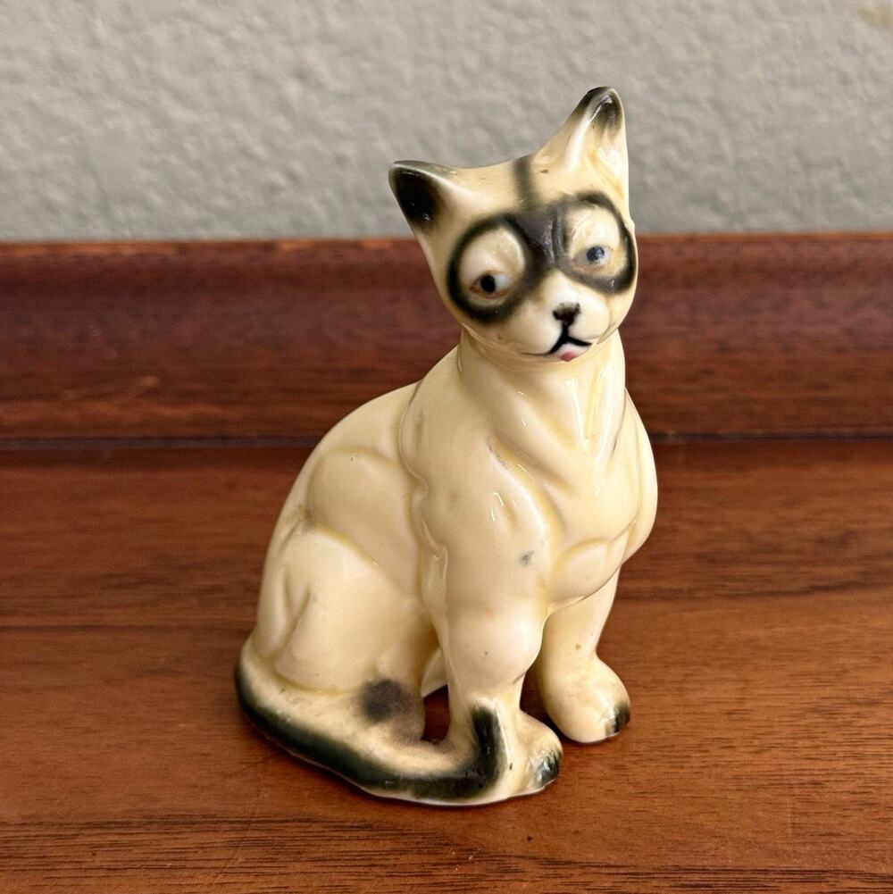 Vintage Ceramic Sitting Cat Figurine Cream White w/ Gray Accents Approx 3" Tall